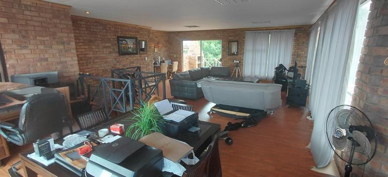 4 Bedroom Property for Sale in Pellissier Free State